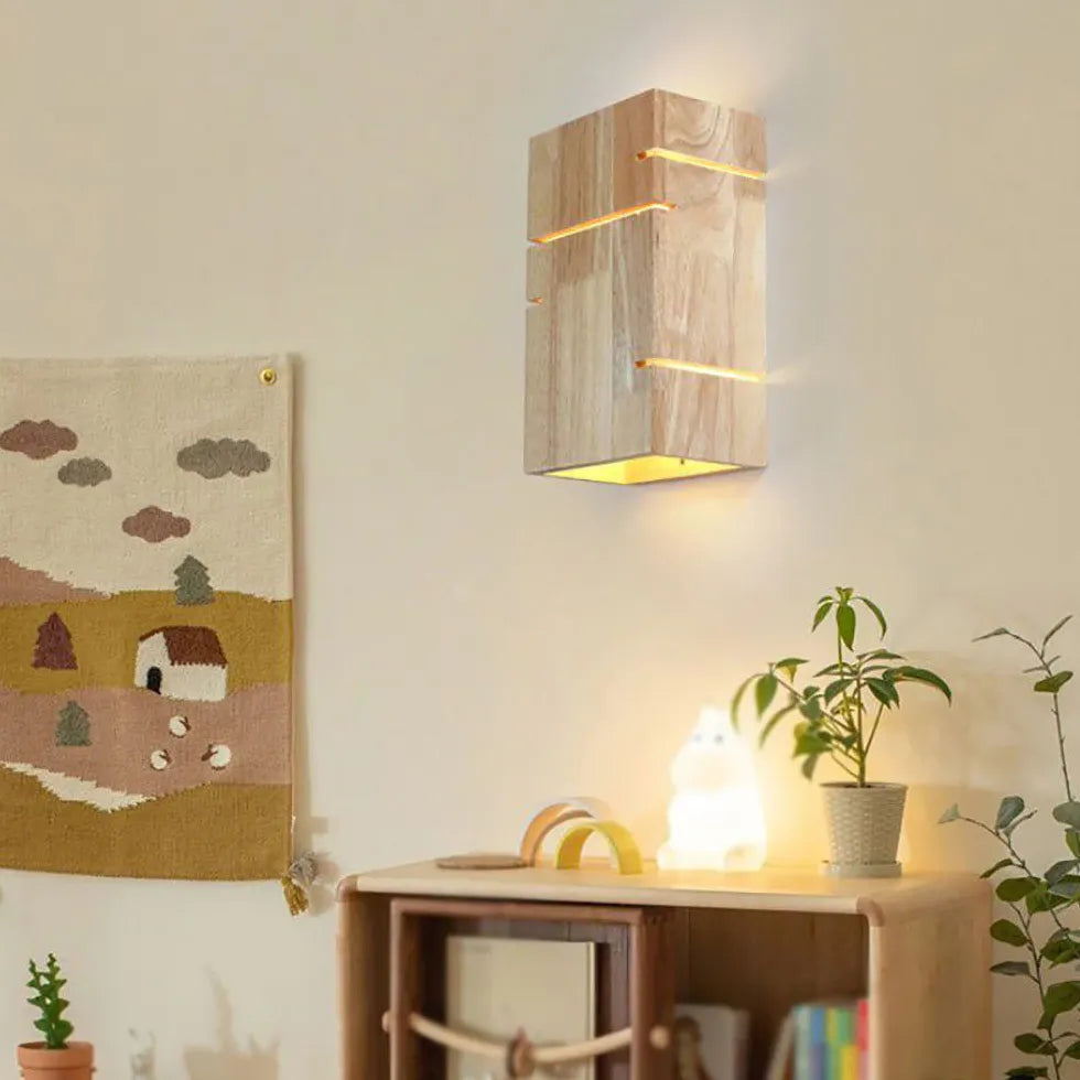 Eckige Wandleuchte aus Holz im nordischen Stil - Clowas.de