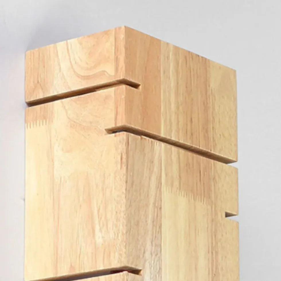 Eckige Wandleuchte aus Holz im nordischen Stil - Clowas.de