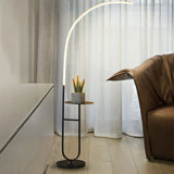 Gebogene lineare Lampe mit Tischstehlampe