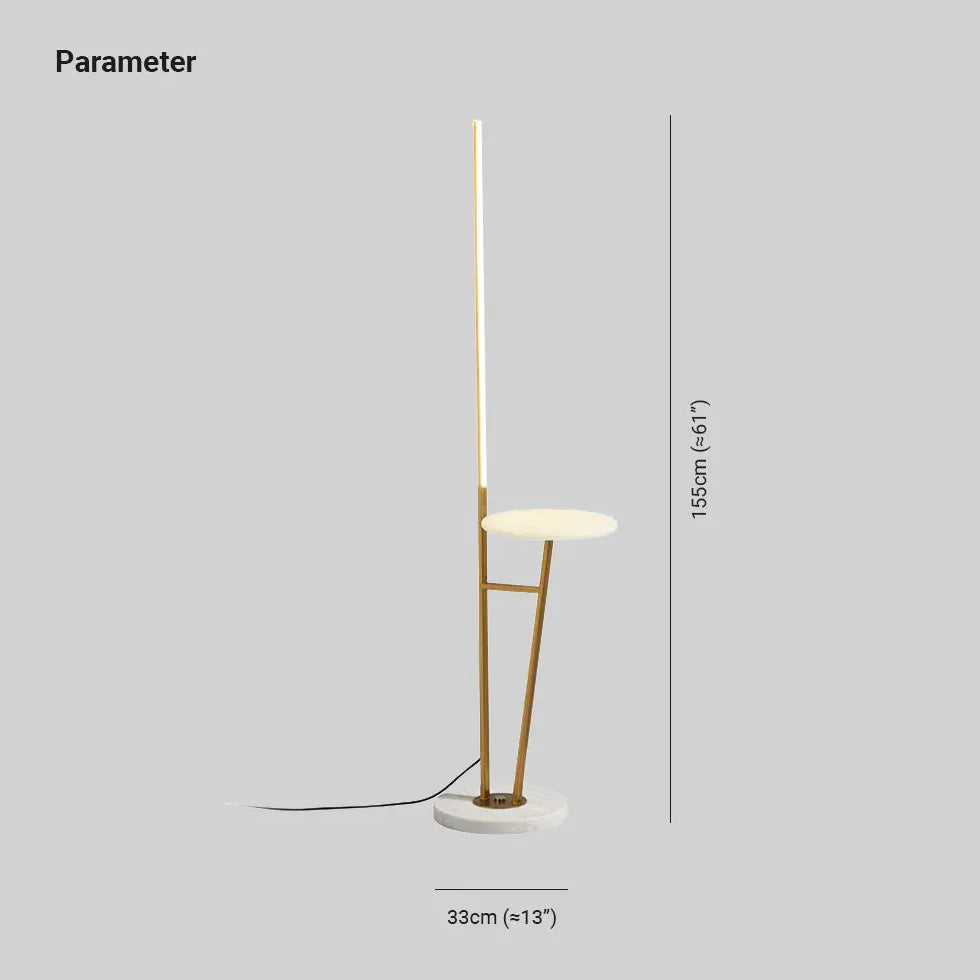 Schlanker Körper mit kleiner Tischstehlampe