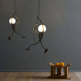Schlafzimmer LED Deckenleuchte mit kleinem Eisenmann Design - Clowas.de