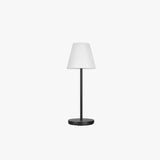 Stehlampe mit weißem Schirm nordisches Design minimalistische Eleganz