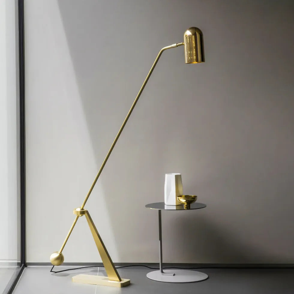 Goldene zylindrische moderne Stehlampe