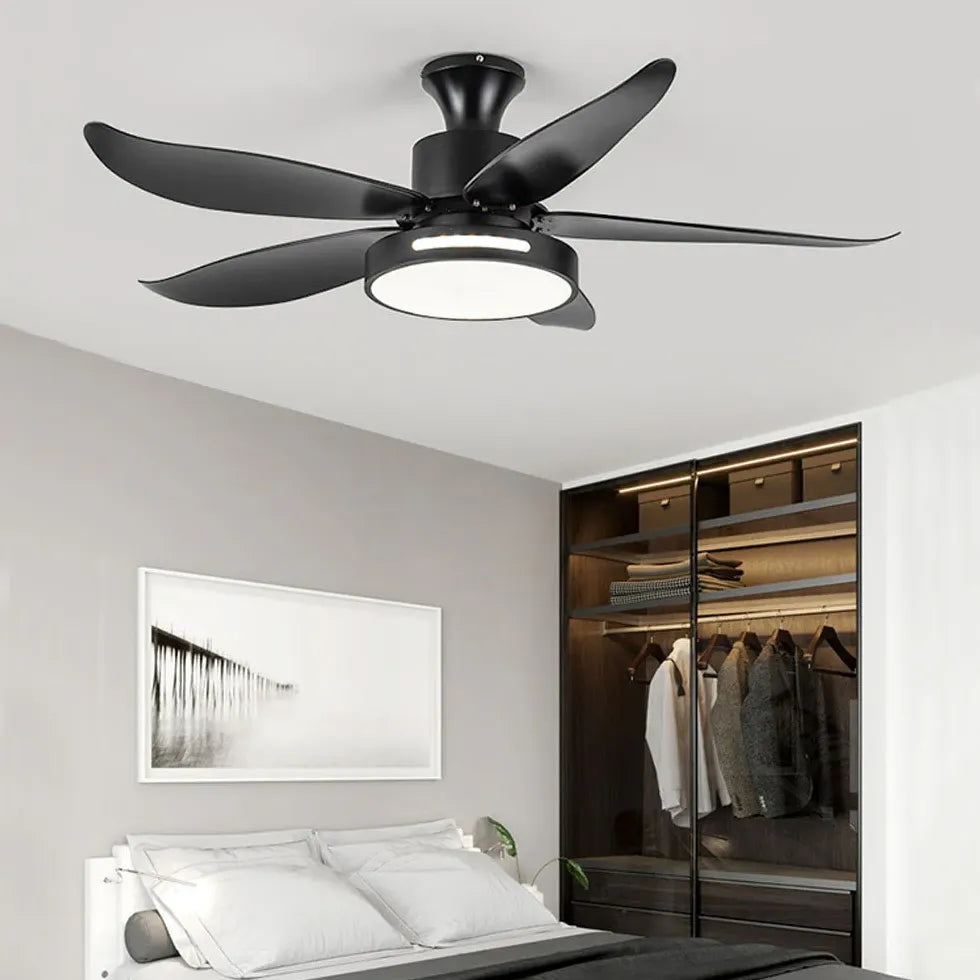 Streamlined White Modern Restaurant Ceiling Fan Light