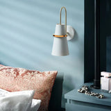Wandleuchte schwarzer Schirm modernes Design elegante Akzente - Clowas.de