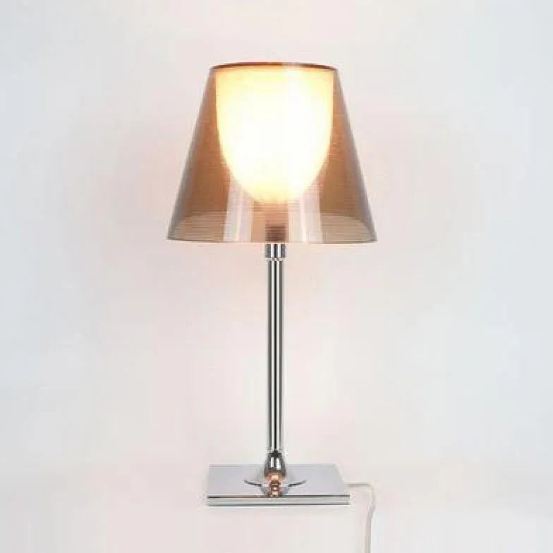 Weiße minimalistische Tischlampe weiße Doppelschicht