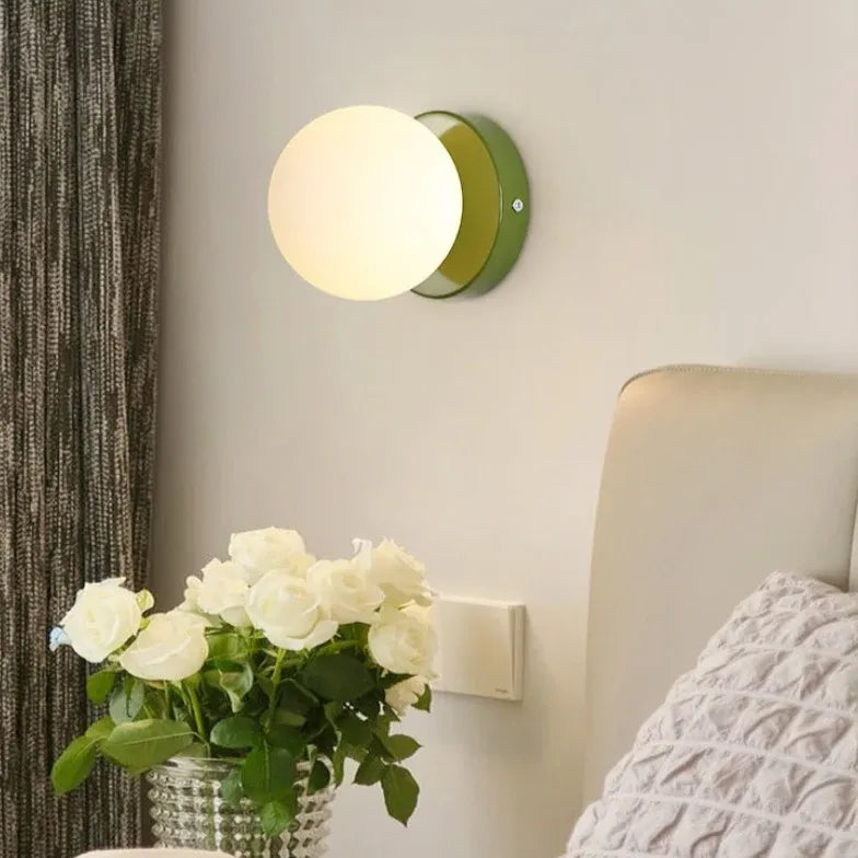 Kugel Wandleuchte für modernes minimalistisches Schlafzimmer - Clowas.de