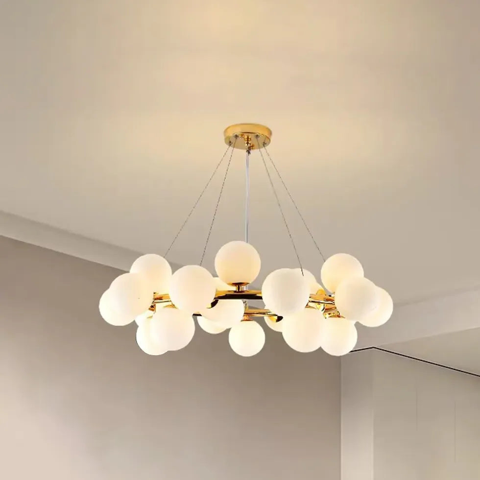 Led Pendelleuchten Wohnzimmer mit weißen Glaskugeln - Clowas.de