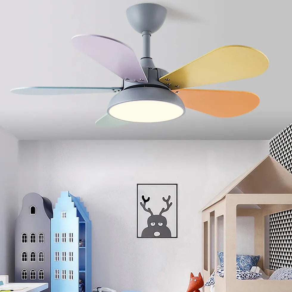 Graues Schlafzimmer Deckenventilator mit Licht