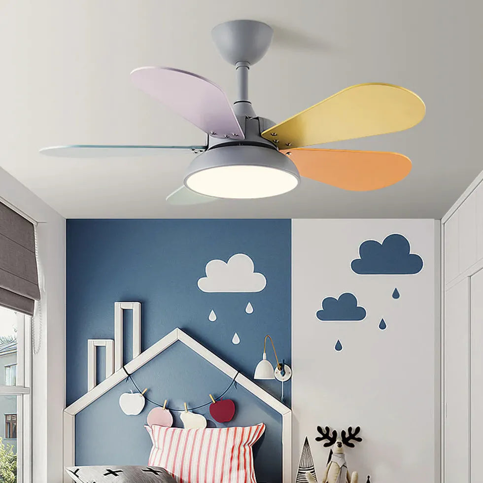 Graues Schlafzimmer Deckenventilator mit Licht