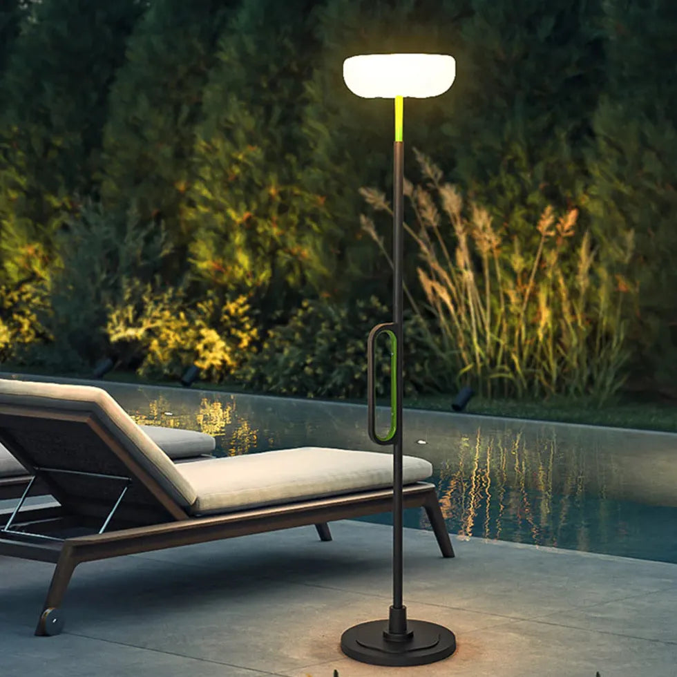 High-pole solar outdoor floor lamp