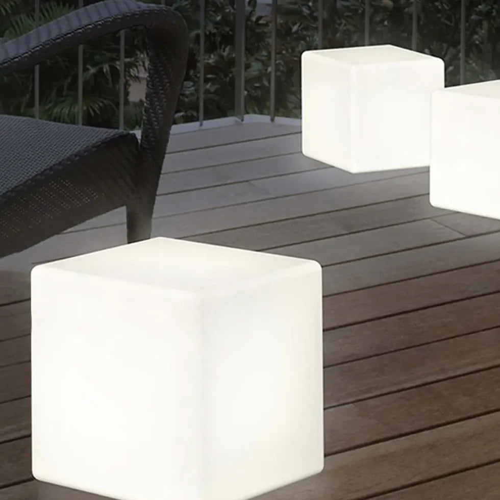 Outdoor Stehlampe weiß minimalistisches Quadrat Design