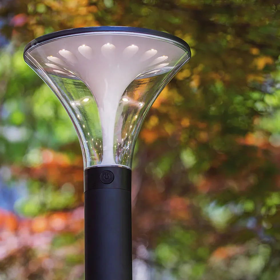 LED Wegeleuchte Solar für den Garten minimalistisch