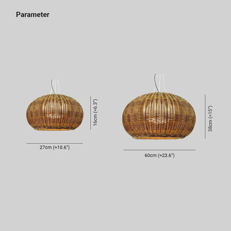 Pendelleuchte für aussen in schlichtem japanischem Rattandesign