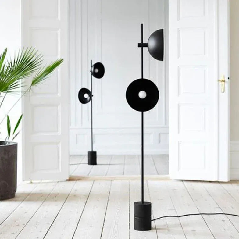 Schwarze hemisphärische minimalistische moderne Stehlampe