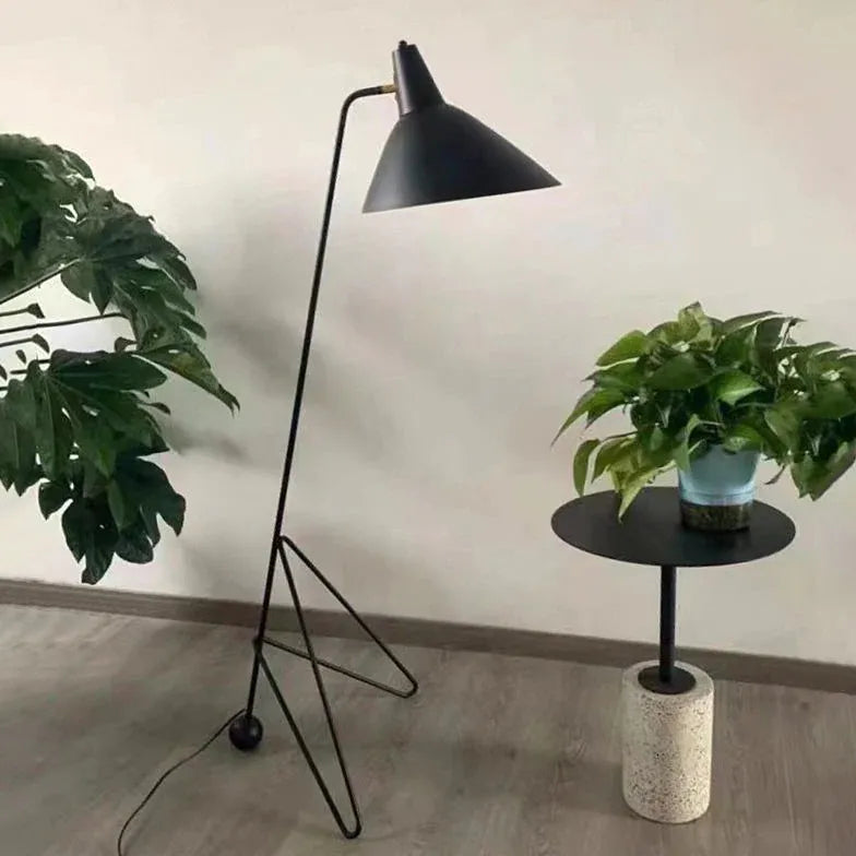 Schwarze konische minimalistische Stativsbohrlampe