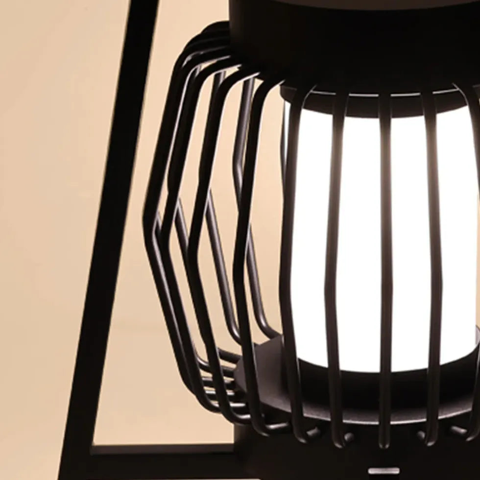 Stehlampe Dreibein Schwarz für moderne Terrassengestaltung - Clowas.de