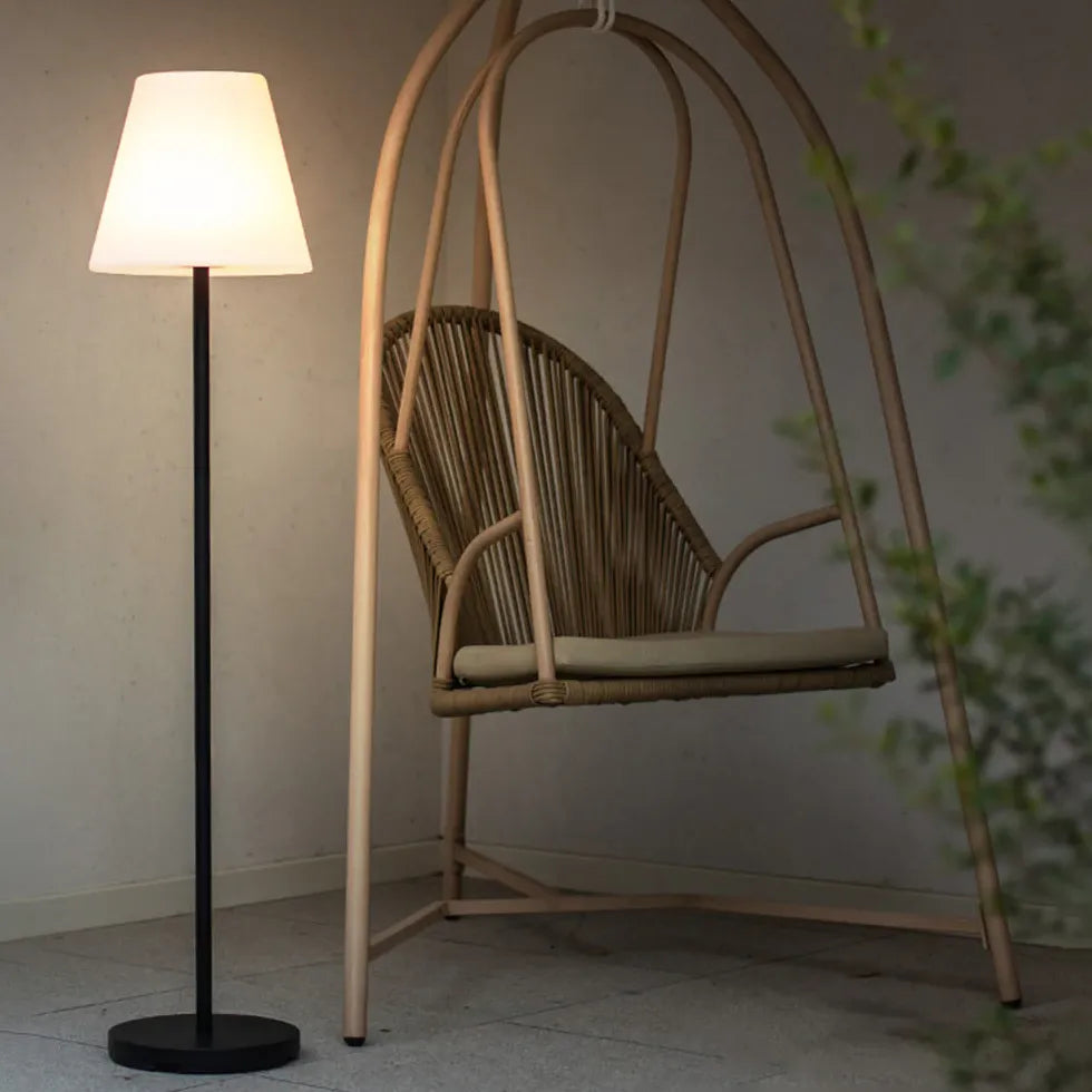 Stehlampe mit weißem Schirm nordisches Design minimalistische Eleganz - Clowas.de