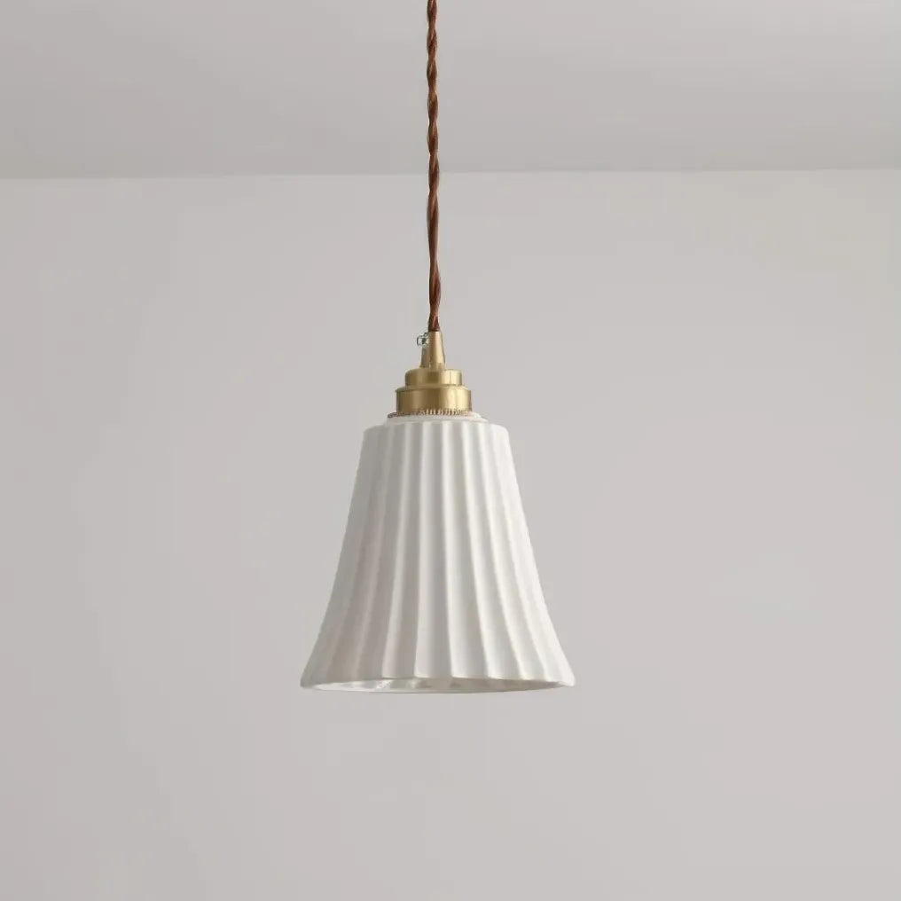 Weißer minimalistischer Vintage-Anhänger Licht mit einem Kopf