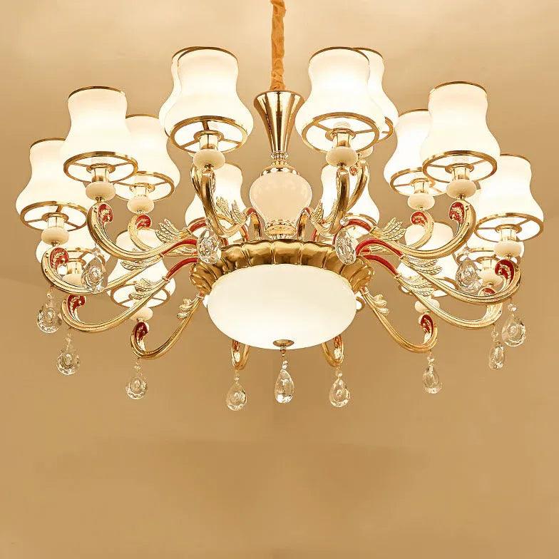 Goldene Kronleuchter für elegantes europäisches Ambiente - Clowas.de