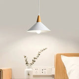Pendelleuchte Ecke Wohnzimmer nordisch stilvoll modern - Clowas.de